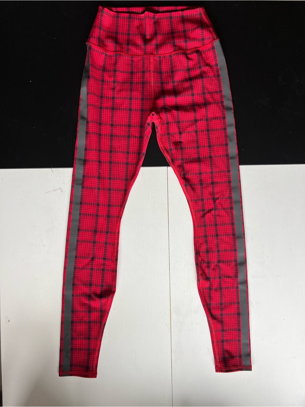 VTG ALO Yoga red plaid reflective work out leggings size S/M